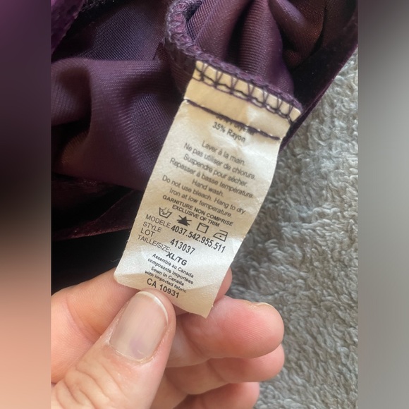 LAURA PETITES stunning velvet and taffeta top with rhinestone broach - Picture 9 of 9